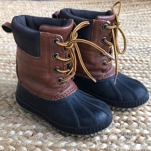 Baby Gap snow boots size 7/8